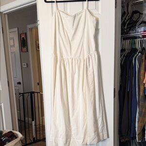 Elegant, flowy silhouette - perfect for engagement photos or golden-hour fields